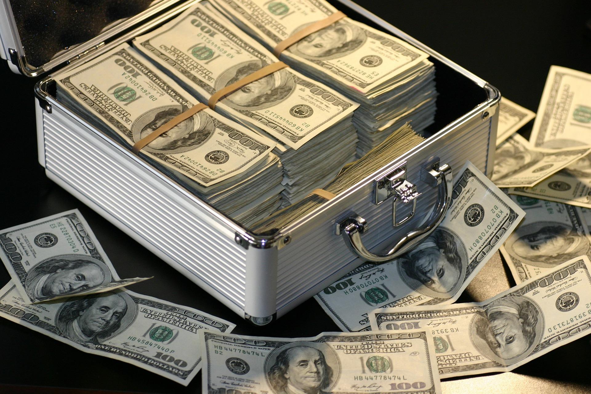 Dólar hoy: a $1.545 el oficial, $1.560 el blue