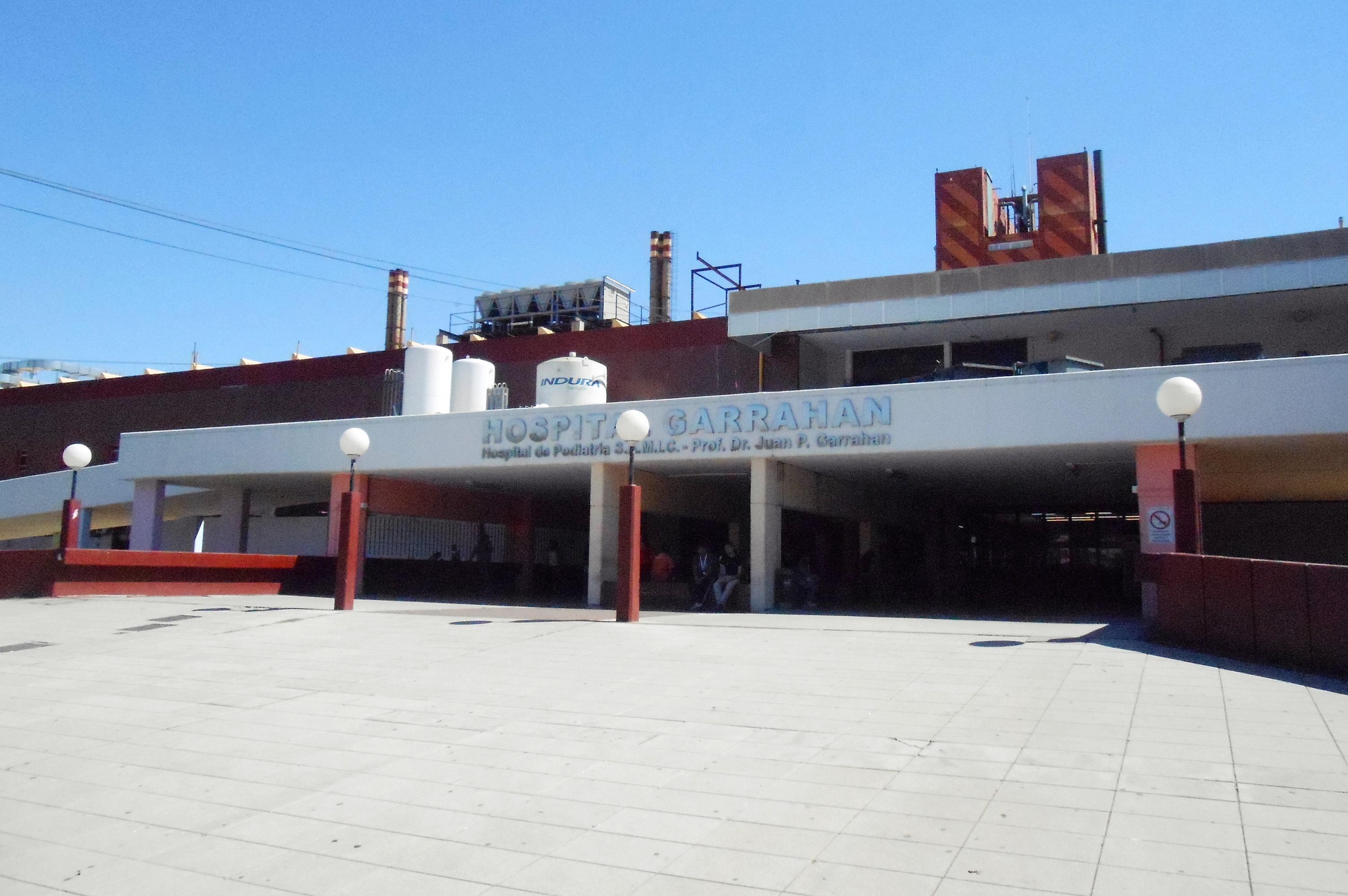 El Gobierno reglamentó el cobro de atención médica no urgente a extranjeros sin residencia en hospitales nacionales