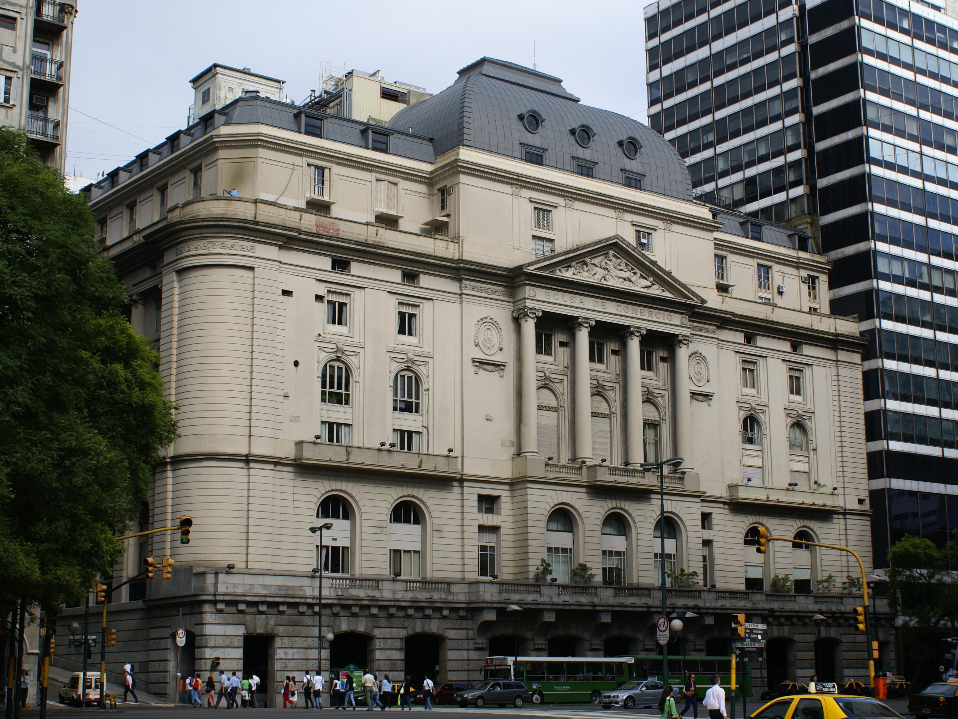 El riesgo país tocó los 466 puntos, el nivel más alto desde junio, y el Merval se desplomó 3,19% en la peor rueda de las acciones argentinas desde el 24 de junio