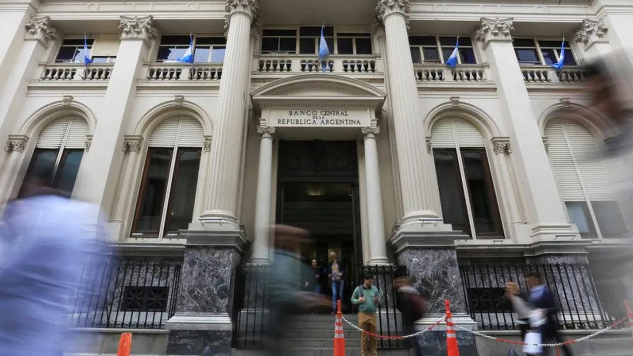 Dólar hoy: el blue cerró a $1.560 y el oficial a $1.535 este jueves 17 de septiembre
