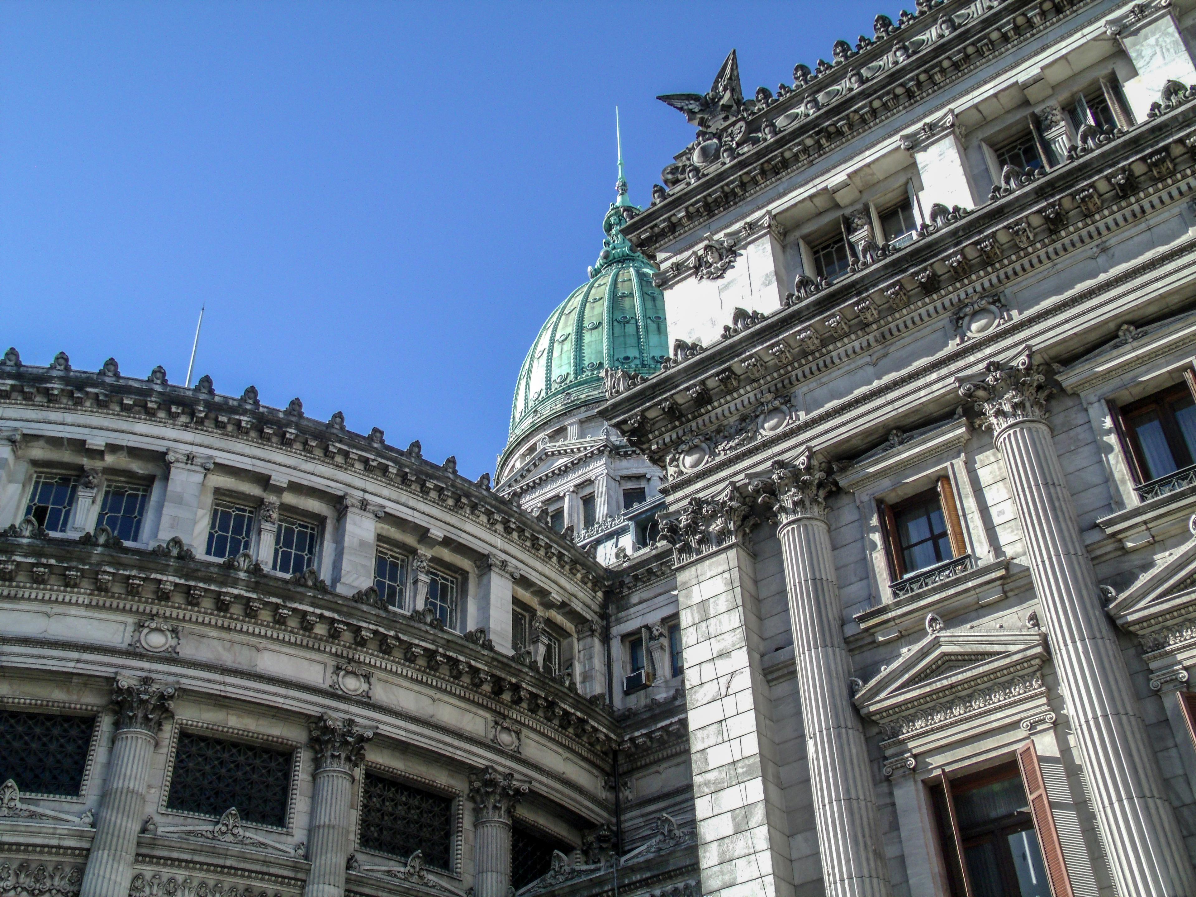 Diputados le dio media sanción a la reforma del BCRA y a Inocencia Fiscal II en una sesión maratónica marcada por el debate sobre la morosidad de las familias