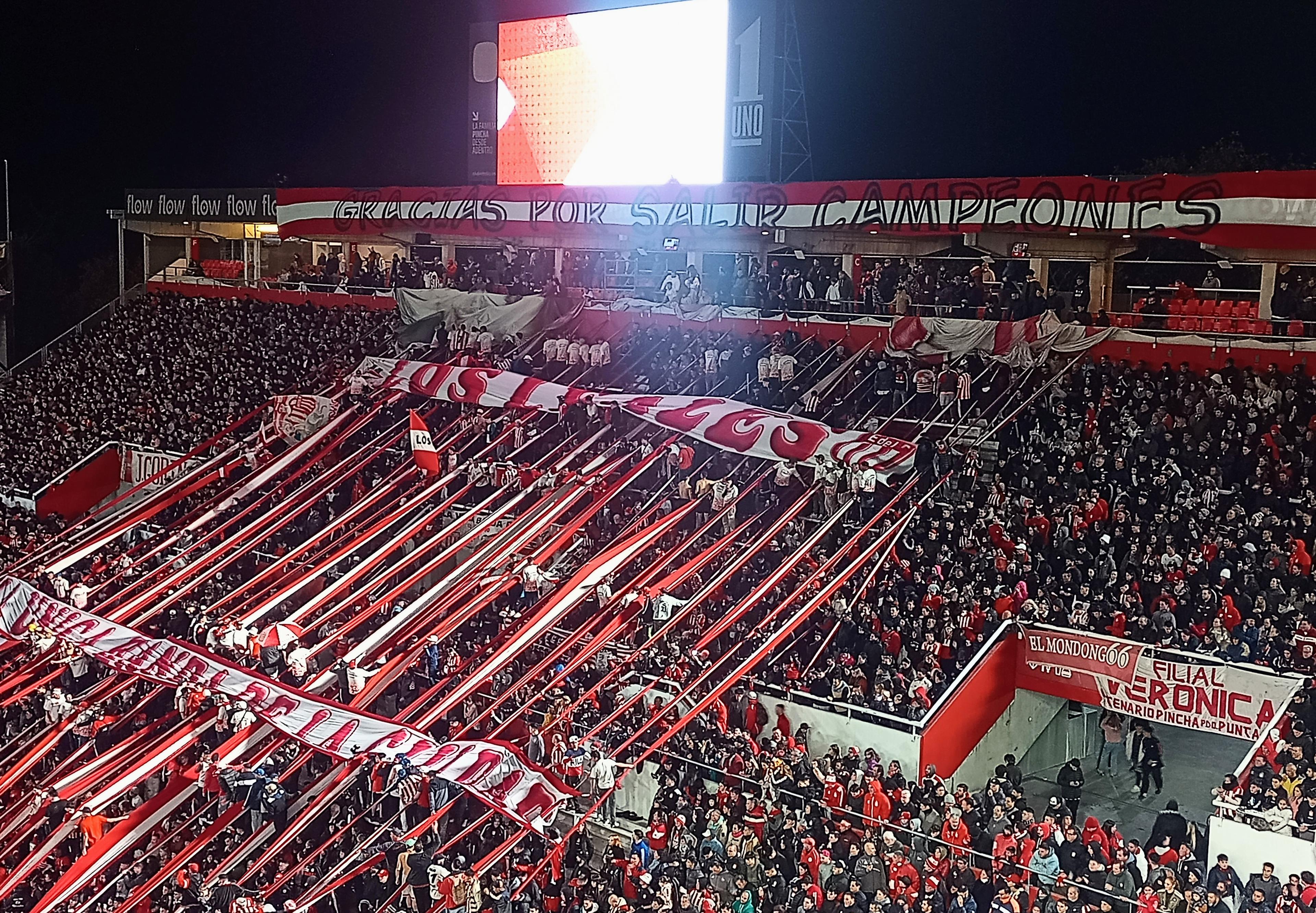Deportivo Riestra goleó 2-0 a Estudiantes de La Plata