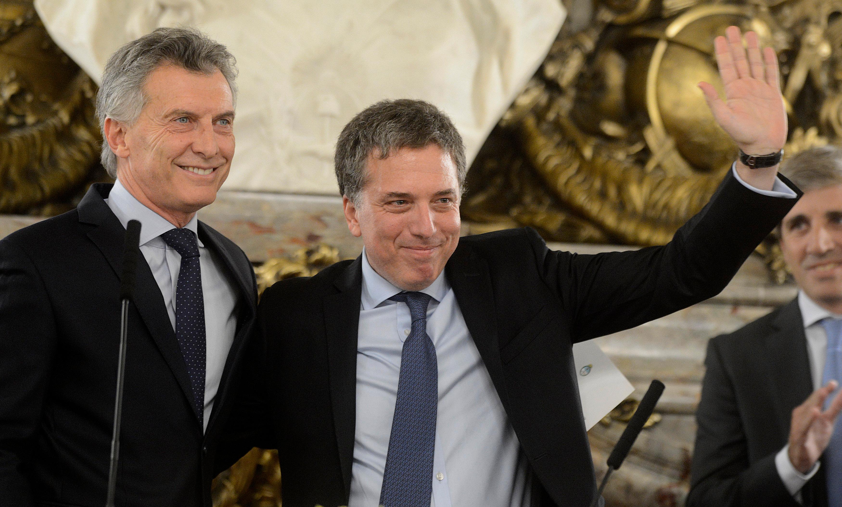 Riesgo país: subió a 628 puntos y Caputo intervino