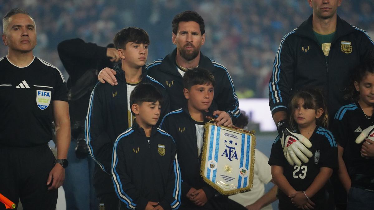 ¿Quién es el cuarto chico que acompañó a Messi? Su sobrino